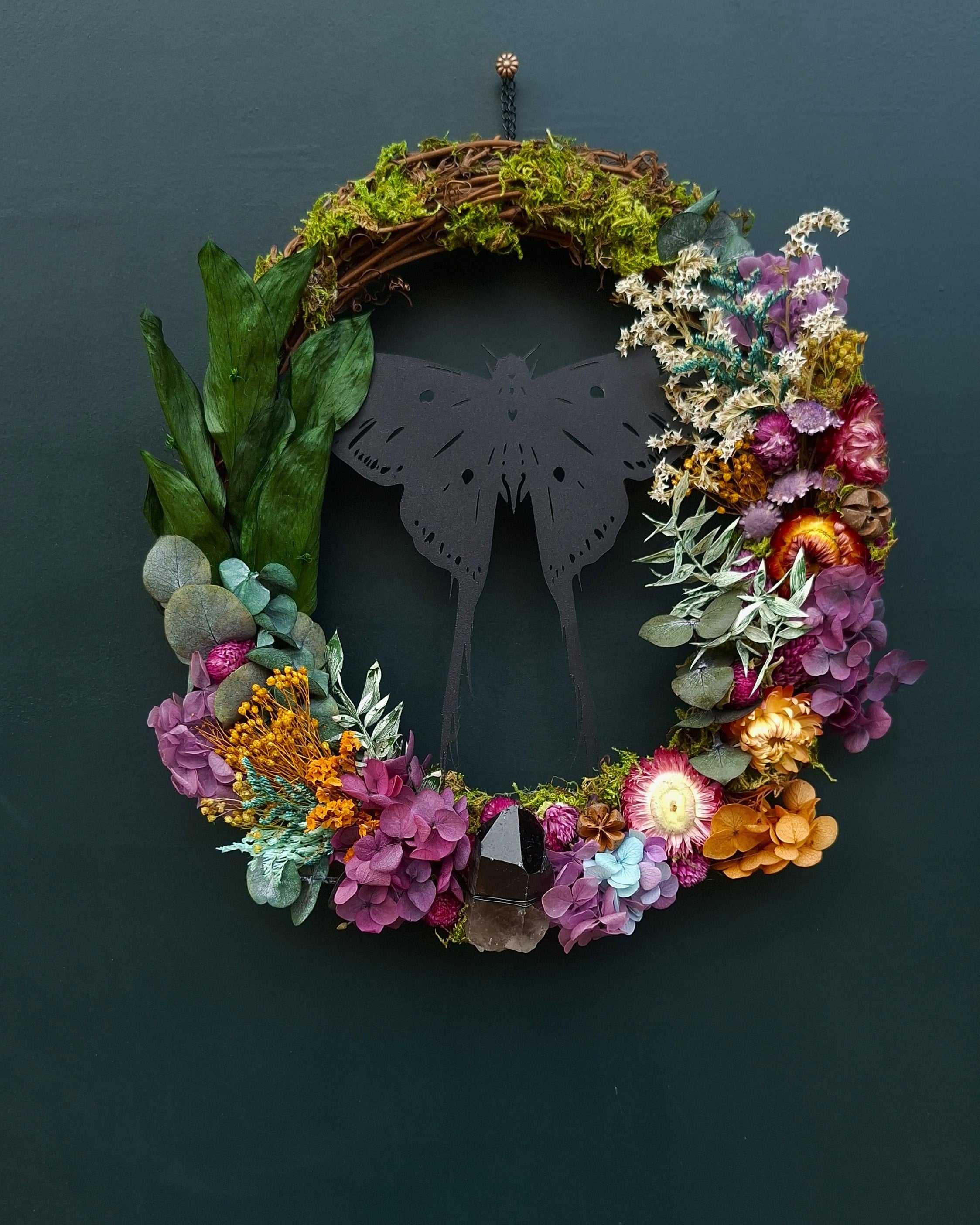 Corona Vuelo entre Flores