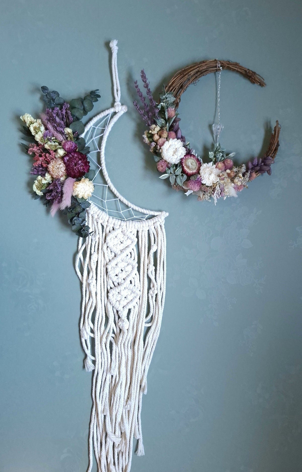 Luna floral con macramé blanca