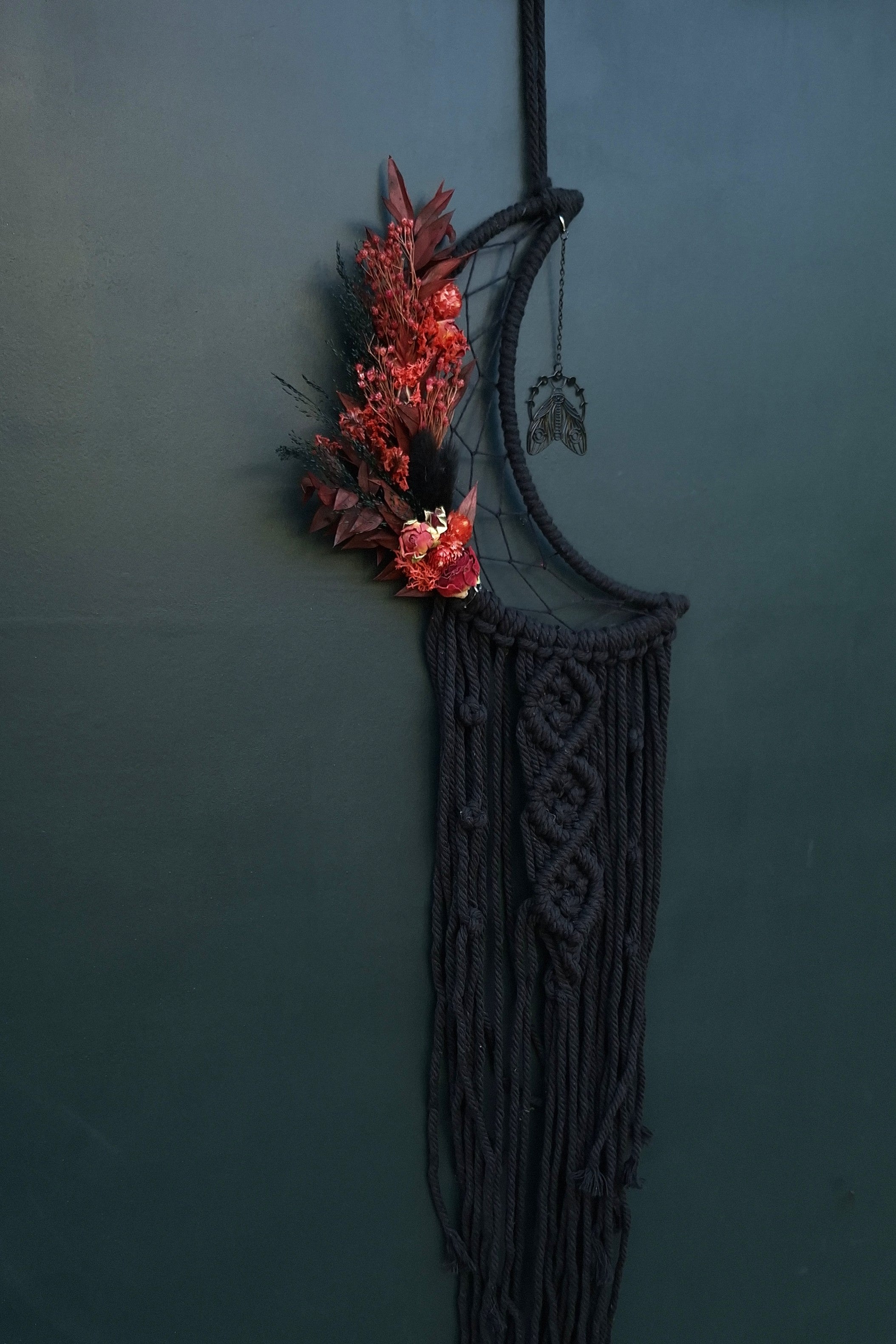 Luna Macramé Negro y Rojo